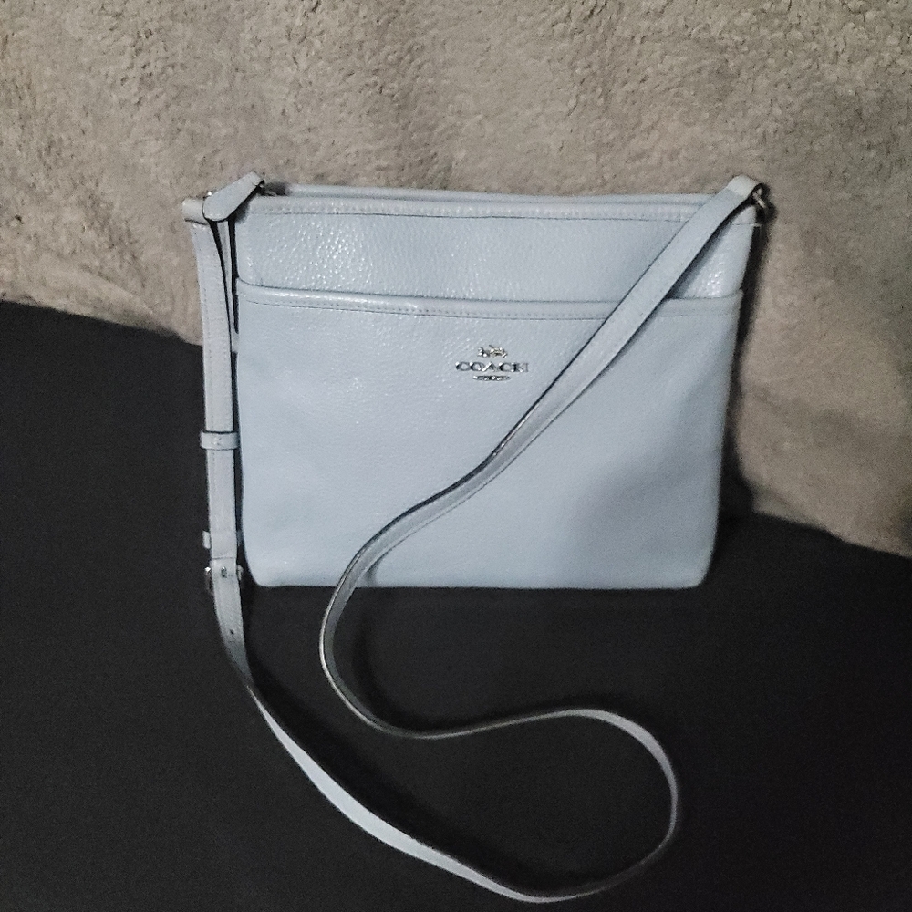 Coach Blue Leather Crossbody Bag Peeble Leather F28035 Excellent condition ❤️🧡 - Picture 3 of 11